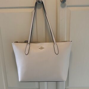 EUC Coach Outlet Zip Top Tote. Color: Chalk.